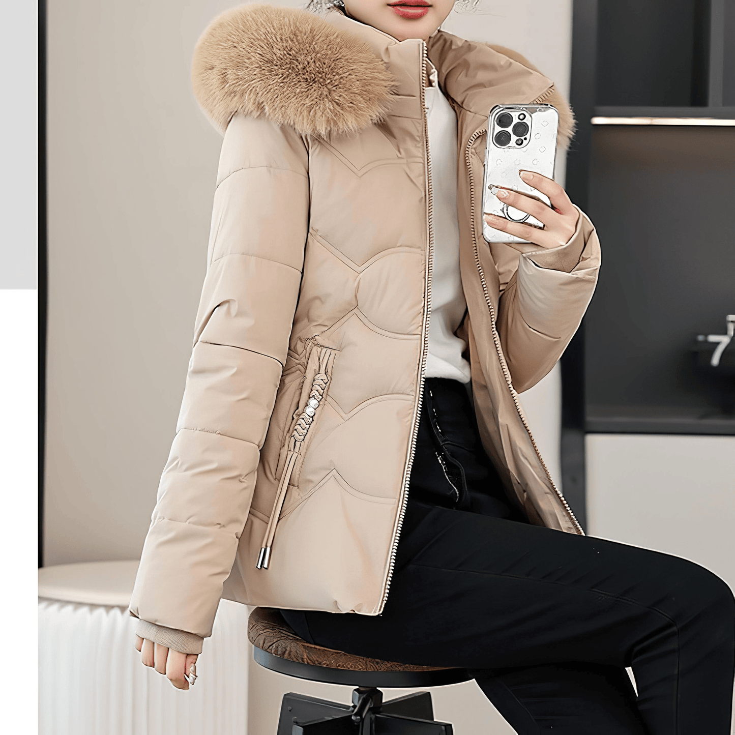 フェイクファーフード付きショートダウンコート