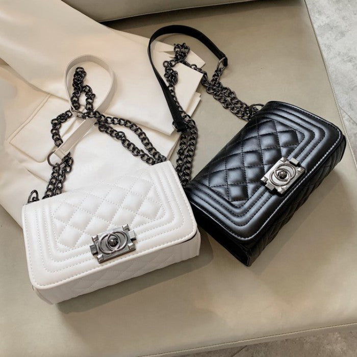 リングバックルキルティングバッグ